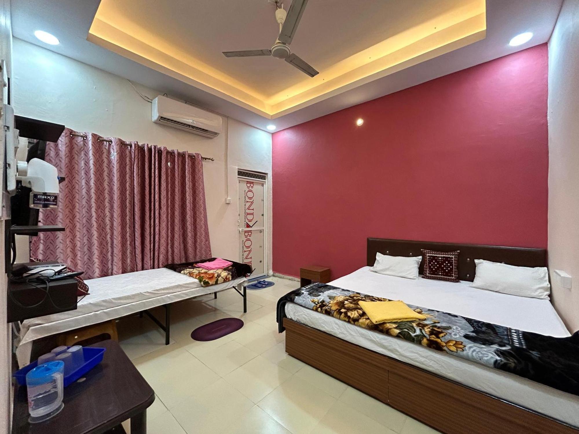 Aashirwad Residency Acomodação com café da manhã Ujjain Exterior foto